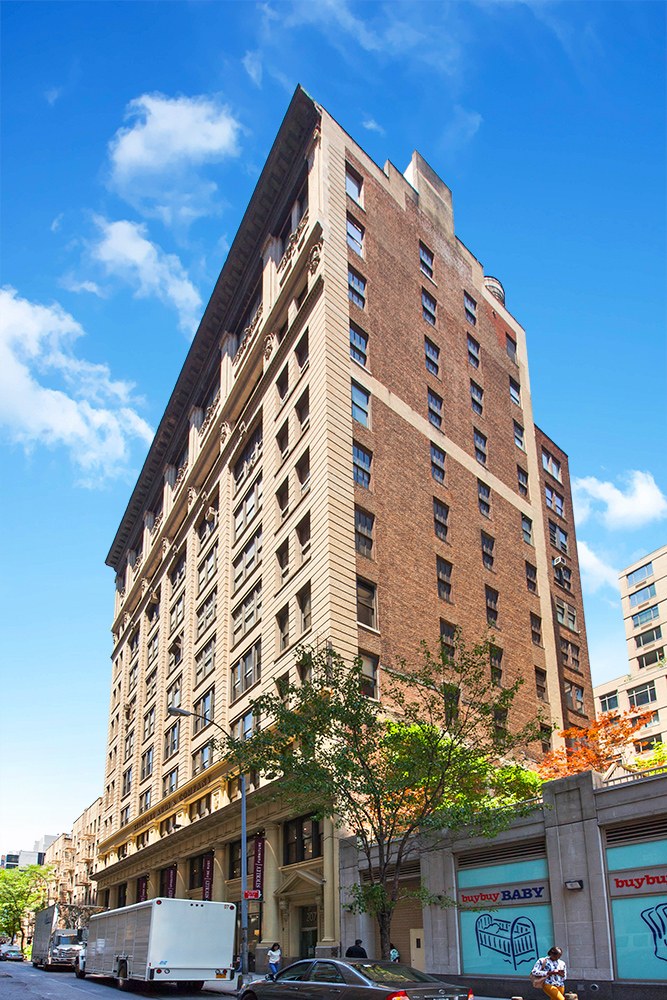 207 West 25th Street, Entire Ground & Second Floors