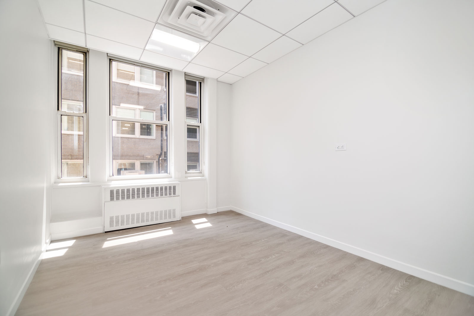 110_East_40th_Street_407_Office_08.jpg