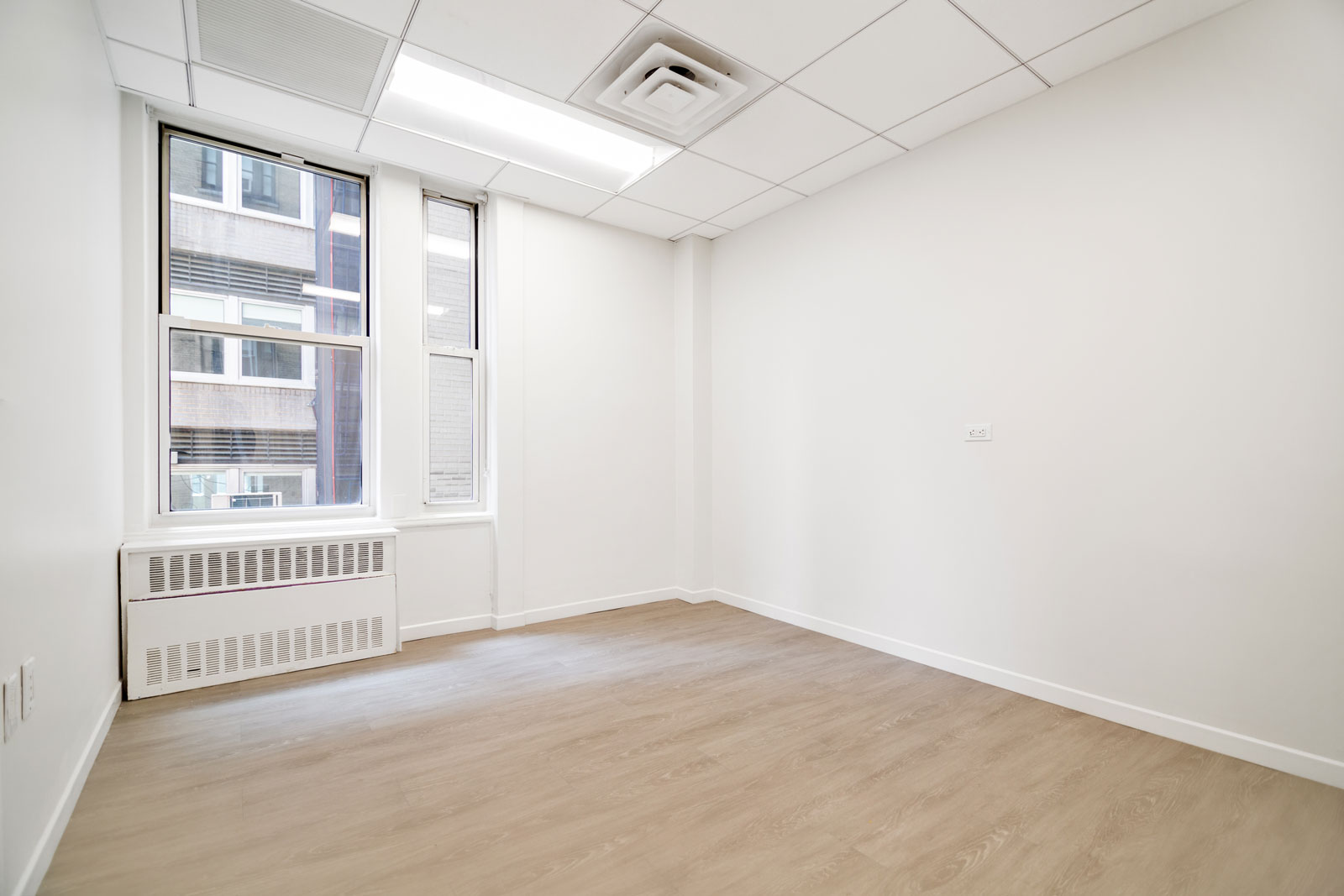 110_East_40th_Street_407_Office_13.jpg