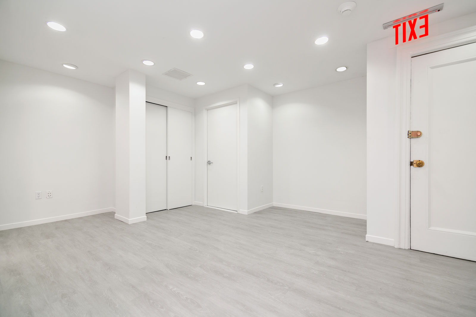 110_East_40th_Street_407_ReceptionArea-Alt_03.jpg