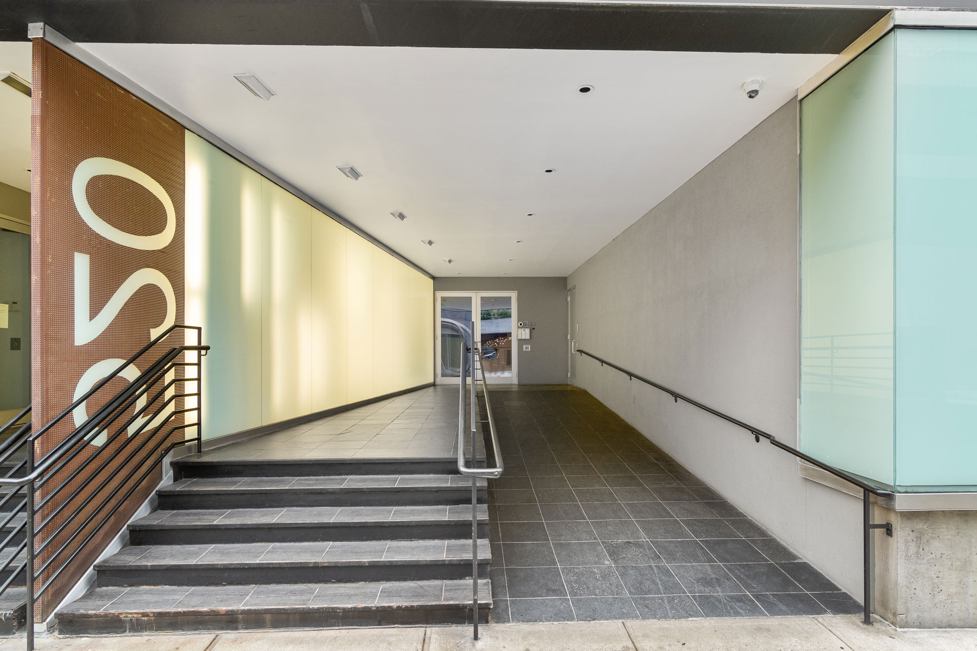 520_West_27th_Street_BuildingEntrance_42.jpg