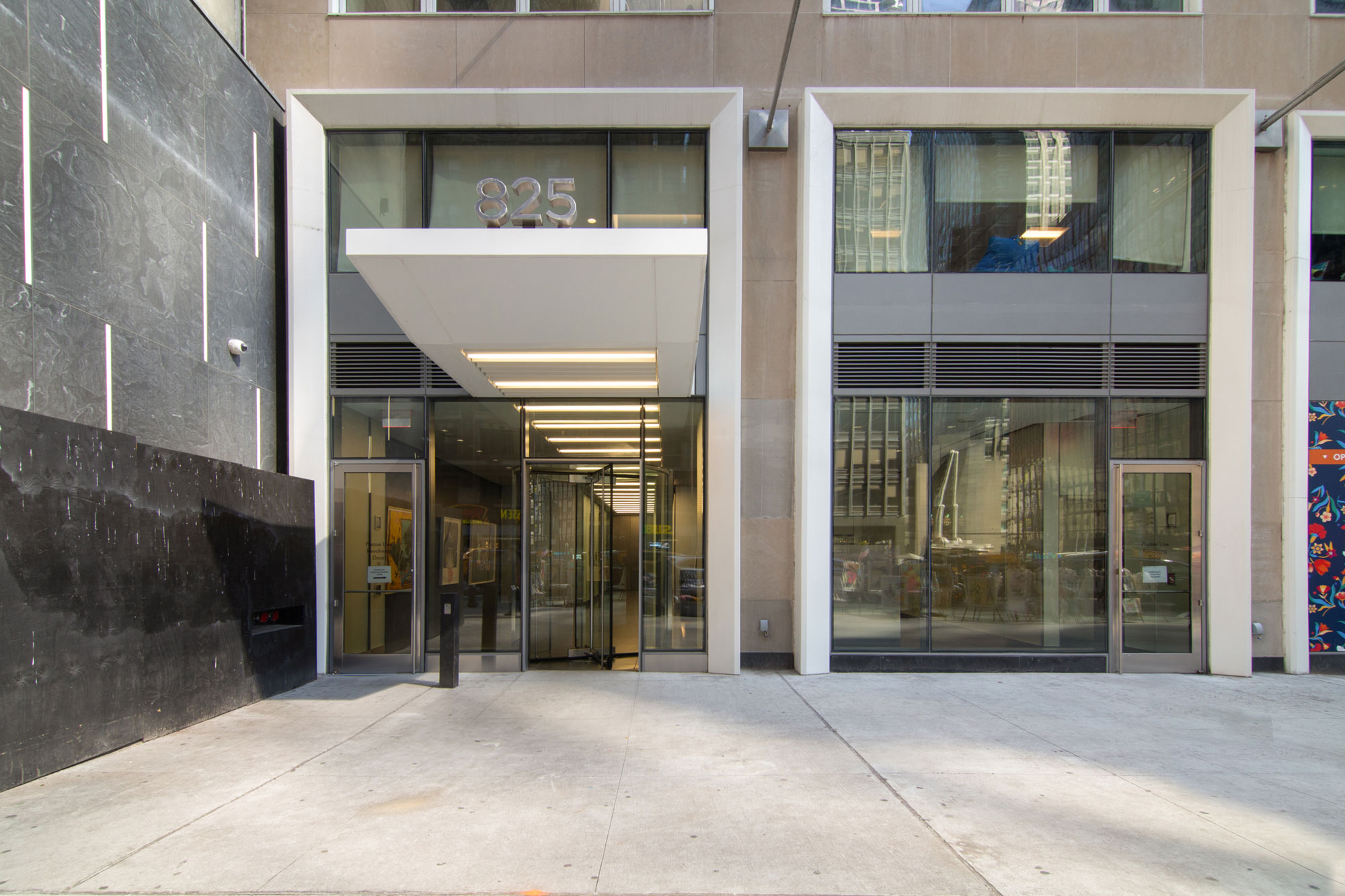 825_Seventh_Avenue_BuildingEntrance_06.jpg